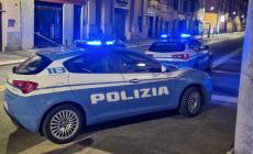 Ubriaco e molesto in via Verdi, sferra calci e pugni agli agenti delle Volanti: 44enne straniero denunciato