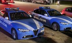 Insegue e minaccia due passanti in via Garibaldi, aggredisce i poliziotti. Con sè aveva droga: denunciato 50enne