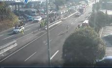 Pullman in fiamme in galleria sulla A12 tra Recco e Nervi: autostrada chiusa in entrambe le direzioni. Tutti salvi i passeggeri, ma ci sono quasi 40 feriti