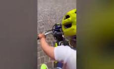 La figlia di  Valentino Rossi guida una minimoto. Vale: "Non penso che far&agrave; la ballerina"- Video