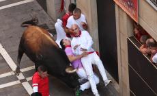 San Firmino in Spagna, 10 tra feriti e contusi:  colpiti o investiti dai tori o da altri corridori - Video