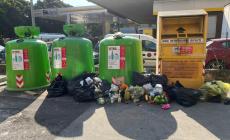 Rifiuti abbandonati di ogni genere in via Callani: servono le telecamere- Foto