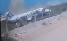 Aereo esce di pista durante l'atterraggio: il video dello spaventoso incidente. Tutti illesi