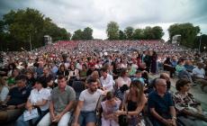 Checco Zalone conquista il Parco Ducale con le risate: le foto
