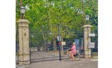 "Parco Ducale chiuso per concerto. Ma il Giardino &egrave; un'oasi con questo caldo..." 