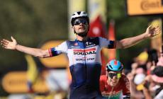 Asgreen  vince in volata la diciottesima tappa. Vingegaard resta maglia gialla