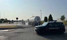 Paura a Torrile, una cisterna ha preso fuoco