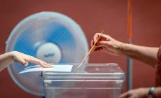 Spagna, con il 97%  delle sezioni scrutinate il Pp guadagna seggi, ma anche con Vox  (che fa flop) non ha la maggioranza assoluta. Il Psoe tiene