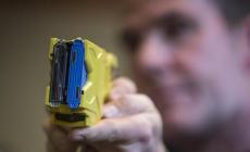 Si ferma in A1 e semina il panico, fermato con il Taser e arrestato