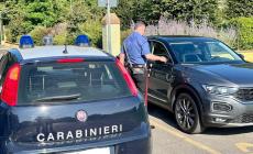 Raggiro dello specchietto ai danni di una 56enne: denunciato dai carabinieri