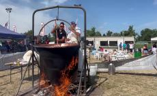 Ecco come nasce una forma di Parmigiano Reggiano:  in diretta alla Fiera del Cornazzano - Video
