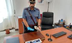 Vede i carabinieri e deglutisce 5 ovuli di cocaina:  portato al pronto soccorso