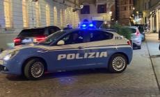 Tenta di rubare su un camper in via Milano, poi si scatena con i poliziotti: tunisino arrestato per resistenza e lesioni a Pubblico Ufficiale