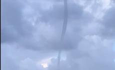 Tromba d'aria a Sabaudia: paura tra i bagnanti - Video