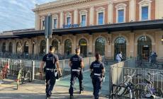 Comportamenti molesti in zona stazione: daspo urbano per uno straniero 
