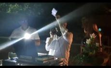 Durante la festa di fidanzamento: “Mi hai tradito, ti regalo la libertà”. Lei: "Io traditrice? Da che pulpito" - Video
