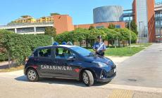 Svaligia l'auto di turisti francesi al parcheggio Duc: denunciato 