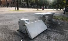 Stradone, panchina presa di mira dai vandali 
