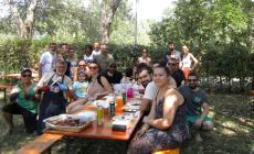 Allegre tavolate, escursioni in barca e tintarella sugli "spiaggioni": il Ferragosto sul Po - Foto 