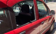 Auto vandalizzata nella notte. "Basta, non se ne può più"