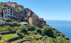 Cinque Terre, crolla in mare parte della falesia sotto Corniglia - Video