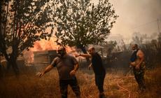 Tragedia in Grecia: 18 migranti (due erano bambini) carbonizzati per un incendio