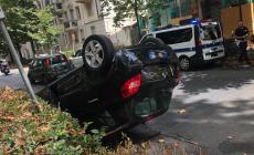 Viale Vittoria: scontro fra due auto, una si ribalta