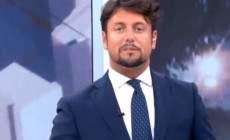 "Se non ti ubriachi il lupo lo eviti". Polemica su  Andrea Giambruno, il compagno di Meloni
