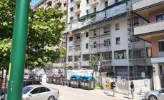 Ucciso in condominio a Mestre, aveva sbagliato appartamento: due cugini moldavi ubriachi lo hanno massacrato scambiandolo per un ladro
