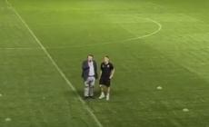 "Andiamo al Tardini", la festa. La squadra sul campo, Estevez annuncia il rinnovo fino al 2026 (Video). A sorpresa arriva il nuovo Di Chiara (Video). I tifosi urlano: "Noi vogliamo vincere il derby" (Video)