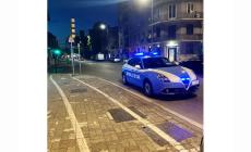 Via Garibaldi, gli strappa la catenina dal collo e poi gli chiede 5 euro per restituirgliela: preso dalle volanti e denunciato