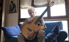 Flaco Biondini: "Così cantiamo l'amico Guccini"