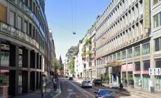 Incidente in serata in centro a Milano: 26enne investita da una moto in gravissime condizioni