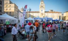 Il ghiotto e colorato antipasto in piazza della Parma Mezza Maratona - Le foto