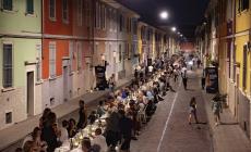 Tutti a tavola nel cuore dell'Oltretorrente: la cena in via della Salute (Le foto) -  Manghi: "Una strada gentile” (Video)