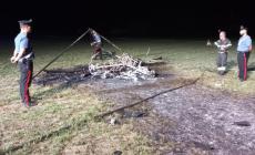 Deltaplano a fuoco, ad assistere al decollo c'erano  la moglie e il figlio di Walter Righelli: sotto i loro occhi si è consumata la tragedia
