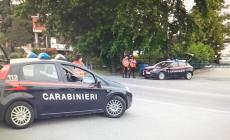 "Paziente" scalmanato aggredisce i militi costretti a chiudersi nell'ambulanza: in "ostaggio" per 2 ore
