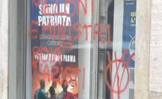 Imbrattata (nuovamente) la sede di Fratelli d'Italia (Foto). Bocchi: "Per la visibilità qualcuno ha bisogno del nome della Meloni" (Video)