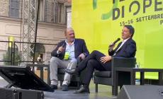 Piazza Garibaldi, protagonisti Renzi ("Il sindaco è il mestiere più bello del mondo") e Bertolaso: "Emergenze, i pilastri sono previsione e prevenzione" - Video