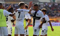 Manita del Parma  al Catanzaro: 5-0, primato in classifica e un segnale forte al campionato. In rete Man, Benek (2), Partipilo e Colak  