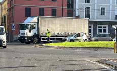 Incidente sulla rotatoria di strada Elevata: nessun ferito ma traffico in tilt