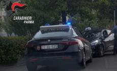 Rubano il portafoglio ad un'anziana al supermercato, poi fanno bancomat ma arriva l'sms del prelievo: presi dai carabinieri vicino allo sportello