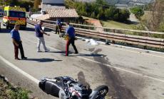Frontale tra due moto sui tornanti di Piantonia: morto un 22enne e  un ferito gravissimo in Rianimazione