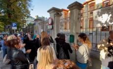 Fidenza, protesta dei genitori  davanti alla scuola - Video 