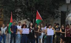 Studenti universitari in piazza per la liberazione di Khaled El Qaisi