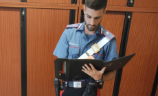 Telecamera puntata su un'auto incastra il ladro: due persone denunciate dai carabinieri
