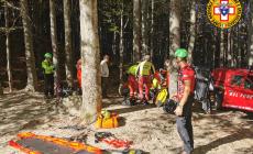 Un altro intervento del Soccorso alpino dopo il cacciatore ferito da un cinghiale: questa volta soccorsa  (con l'elicottero) un'escursionista che si è sentita male sul Molinatico