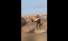 Lo sconvolgente assalto dal cielo di Hamas sui ragazzi che stavano partecipando al rave- Video