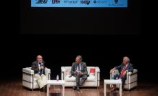 Il filosofo Umberto Galimberti e il fisico Federico Faggin: Teatro al Parco gremito - Video