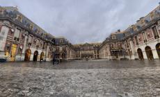 Francia: dopo il Louvre chiuso per paura di attacchi, allerta bomba alla Reggia di Versailles - Video: la gente mentre esce dalla Cour Royale